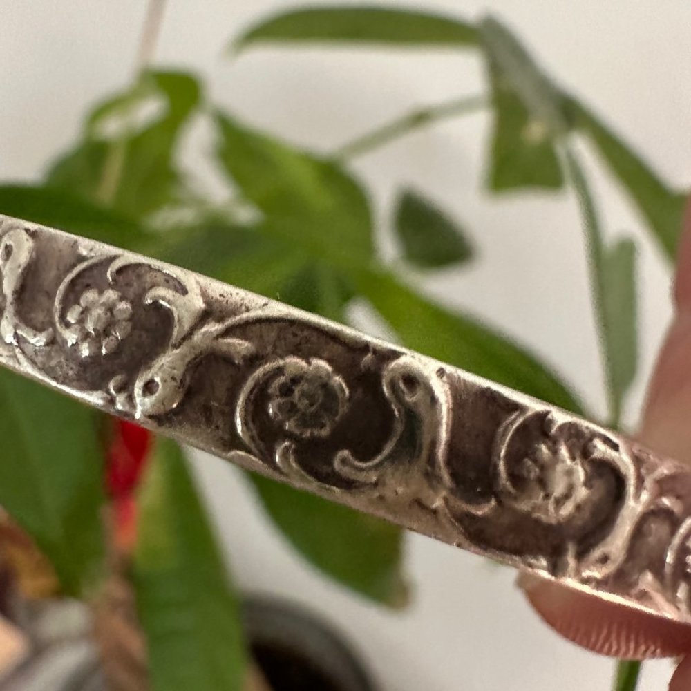 $395 Authentic Vintage TIFFANY&Co. Narrow Bangle Silver (MSRP $525)